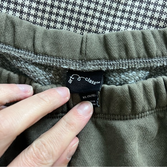 Girls Shorts - Picture 3 of 3